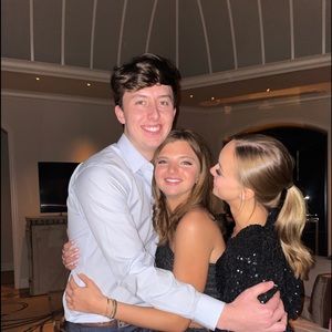 Meet your Posher, Max